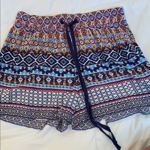 Patterned shorts size M